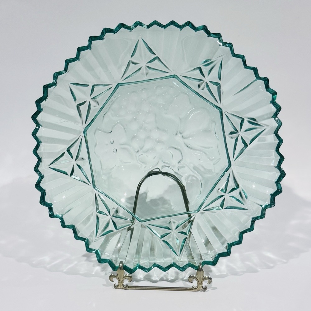 Vintage Federal Glass Pioneer Green Centerpiece‎ Fruit Bowl Sawtooth Edge